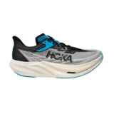 Championes de running Hoka Rocket X3, con diseño aerodinámico en tonos gris, negro y detalles en azul vibrante. Presenta una entresuela de espuma de alto rendimiento y suela con refuerzos de goma para mayor tracción.