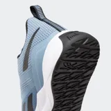 Championes de entrenamiento Reebok NFX color celeste con detalles en negro y blanco.