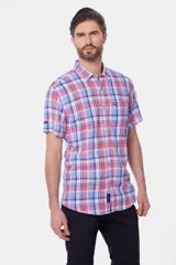 Camisa de lino de manga corta con diseño a cuadros en tonos azul, verde y blanco, con cuello camisero y cierre frontal de botones.