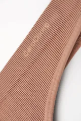 Bombacha tipo colaless de diseño minimalista, confeccionada en tejido suave con elástico en la cintura.
