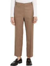 Pantalón de vestir marrón con estampado de cuadros, corte slim y pierna recta.