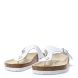 Sandalias tipo ojota Birkenstock modelo Gizeh, con diseño de tira en T, hebilla metálica ajustable y plantilla anatómica de corcho.