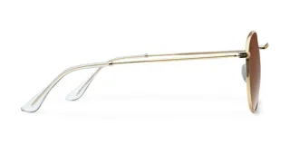 Lentes de sol con montura redonda de metal dorado y cristales polarizados color marrón. Presentan un diseño clásico con puente nasal detallado y patillas finas.