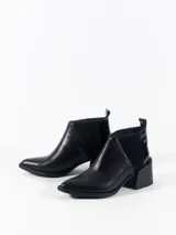 Botines negros de cuero con elásticos laterales y tacón bloque de 6,5 cm.