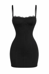 Vestido corto negro al cuerpo, con tirantes finos, escote recto con detalle de encaje y costuras frontales visibles estilo corsetero.