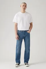 Pantalón de jean de corte recto, color azul medio.