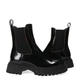 Botas Chelsea de cuero sintético color negro con elástico lateral y suela track.