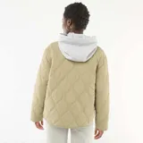 Campera acolchada color verde oliva con diseño de costuras onduladas, cierre frontal con botones a presión y pechera interior extraíble.