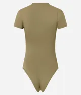 Body de poliamida color topo, con cuello redondo, mangas cortas y cierre en la entrepierna. Diseño ajustado al cuerpo.