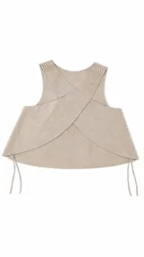 Chaleco de cuero azul marino con corte oversize, diseño sin mangas y laterales ajustables mediante cordones de cuero en tono natural.