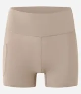 Vestido deportivo de microfibra color beige, con cuello alto y cierre frontal parcial. Presenta recortes laterales de tul y diseño sin mangas con falda acampanada. Incluye short interno para mayor comodidad.