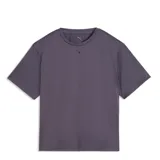 Remera deportiva de manga corta Puma modelo Tad Essential Relaxed Tee, de color violeta oscuro, con cuello redondo y el logo de la marca bordado en el centro del pecho.