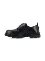 Zapato tipo monk strap de cuero negro con textura efecto cocodrilo en la puntera. Presenta una hebilla metálica ajustable en el empeine y una suela track dentada de goma.