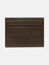 Tarjetero de piel granulada color marrón oscuro, con seis ranuras frontales para tarjetas y una ranura central. Presenta protección RFID y el logo de Calvin Klein grabado en la parte delantera.