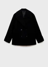 Abrigo de paño negro con diseño cruzado, cierre frontal de botones, cuello de solapa con muesca y mangas largas con puños abotonados.