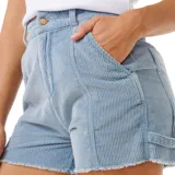 Bermuda celeste de pana con terminación desflecada.