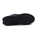 Zapatillas de trekking negras con cordones, capellada de mesh y detalles en material sintético. Suela de goma con tecnología Grip para mayor tracción en terrenos irregulares.