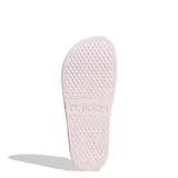 Sandalias Adidas Adilette color rosa con tres tiras blancas horizontales en la parte superior.