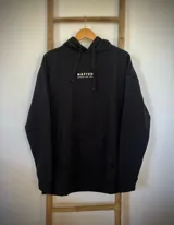 Hoodie negro oversize con capucha y estampado de palmeras y sol en la espalda.