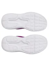 Championes de running Under Armour modelo Phade RN 3, color violeta con suela blanca. Presentan una parte superior de malla transpirable con el logo de la marca en el lateral y entresuela de EVA para mayor amortiguación.