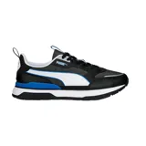 Championes Puma R78 Trek de hombre, color negro con detalles en blanco y azul. Presentan un diseño inspirado en el senderismo con proporciones audaces, ribetes y texturas variadas. Cuentan con amortiguación cómoda y una suela resistente.