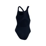 Malla enteriza Speedo modelo Medalist, color azul marino, con tirantes que se cruzan en la espalda y logo de Speedo en el pecho. Confeccionada con tejido ECO Endurance+ resistente al cloro y de secado rápido.