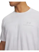 Remera deportiva de manga corta Under Armour, modelo UA Vanish Printed, en color blanco con diseño de camuflaje sutil. Cuenta con cuello redondo y aberturas laterales en el bajo.