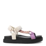 Sandalias negras con plataforma, tiras anchas de tela y ajuste con velcro.