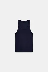 Camiseta sin mangas (manga sisa) de tejido acanalado, color azul marino, con escote redondo y calce ajustado (slim fit).