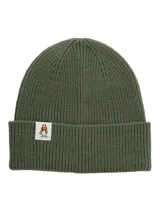 Gorro tipo beanie de tejido acanalado en color verde militar, con dobladillo y parche frontal bordado con el logo de un perro.