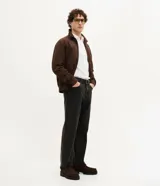 Campera masculina Marfinno de efecto gamuzado en color marrón, con cuello alto, cierre frontal de cremallera, bolsillos laterales y puños y bajo elastizados.