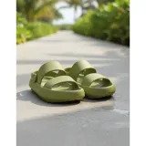 Chancletas tipo gomones de diseño ergonómico, color verde oliva, con doble tira ancha en el empeine y tira trasera ajustable. Fabricadas en material sintético antideslizante con suela de plataforma.