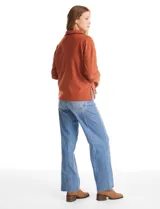 Buzo de punto suave marca Cyrus, color blanco, con cuello solapa y escote en V. Presenta diseño de hombros caídos, mangas 3/4 con puños largos de tejido rib al tono y corte holgado con tajos laterales en el ruedo.