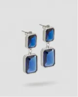 Caravanas colgantes de acero con diseño de doble rectángulo y piedras azules engarzadas.