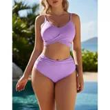 Bikini de dos piezas color fucsia. El top presenta un diseño cruzado en el frente con breteles finos ajustables, mientras que la bombacha es de tiro alto con detalle de frunces laterales.