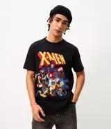 Remera masculina de corte comfort en color negro, con cuello redondo y manga corta. Presenta una estampa frontal temática de X-Men y acabado de algodón suave.