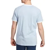Remera celeste de corte clásico con cuello redondo y mangas cortas. Presenta las tres rayas blancas características de Adidas en los hombros y el logo bordado en el pecho.