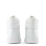 Championes de caña alta New Balance modelo BB480LWW, color blanco, confeccionados en cuero, con logo "N" característico en los laterales y suela de goma.