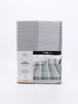 Juego de sábanas para cama de dos plazas con diseño a rayas verticales en tonos grises.