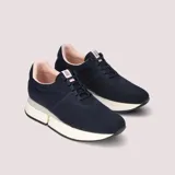 Zapatillas deportivas Shirley Scotch modelo Christy, color azul marino, confeccionadas en tela elástica resistente al agua, con forro de tela, plantilla de piel y suela de goma de 4,5 cm.