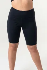 Short tipo biker deportivo de tiro alto, con faja abdominal de doble tela y elástico en la cintura.