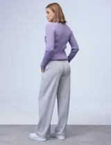 Pantalón jogger negro de modal, marca French Laundry, con pretina ancha elastizada, lazo de ajuste y bolsillos inclinados.