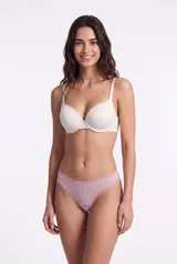 Pack de dos bombachas tipo colaless de color negro con sutil estampado de lunares blancos, confeccionadas con detalles de encaje en la cintura y un pequeño lazo en el centro.