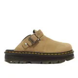 Zapatos tipo zueco Dr. Martens modelo Zebzag, color marrón, de gamuza, con suela chunky acanalada y costura amarilla distintiva. Cuenta con tira ajustable con hebilla metálica.