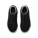Zapatillas urbanas Vans Old Skool negras de gamuza con logo bordado en el lateral.
