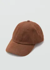 Gorro tipo gorra marrón con visera curva, cierre regulable metálico y diseño de seis paneles en tejido de algodón.