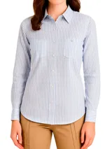 Camisa de manga larga a rayas verticales azules y blancas, confeccionada en algodón.