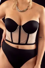 Corset corto negro con copa y aro, confeccionado en microtul y lycra reforzada. Breteles desmontables y regulables.