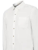 Camisa de manga larga RKF modelo Galiton, color blanco, confeccionada en popelina de algodón orgánico. Presenta cuello camisero, cierre frontal con botones de madera, bolsillo en el pecho con logo bordado y mangas ajustables con botón.
