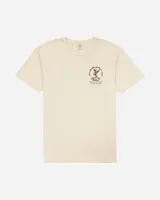 Remera blanca con estampa frontal pequeña inspirada en un restaurante de mariscos y estampa grande en la espalda.